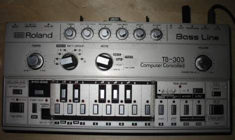 ファイル:TB303-midi-frontview.png